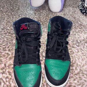 Nike Green and Black Sneakers for Casual Comfort